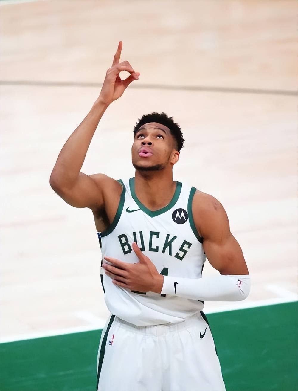 哈登的巅峰数据和实力，当年被低估了，他值得多一个MVP？