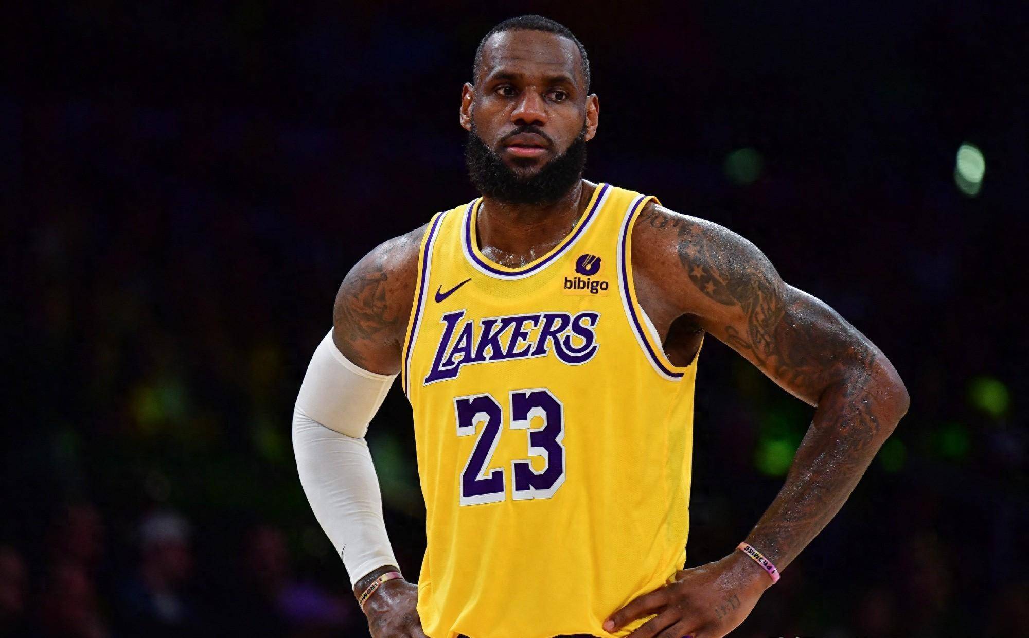 西部最新排名：火箭创NBA奇迹，快船收大礼，2-6名差距变大